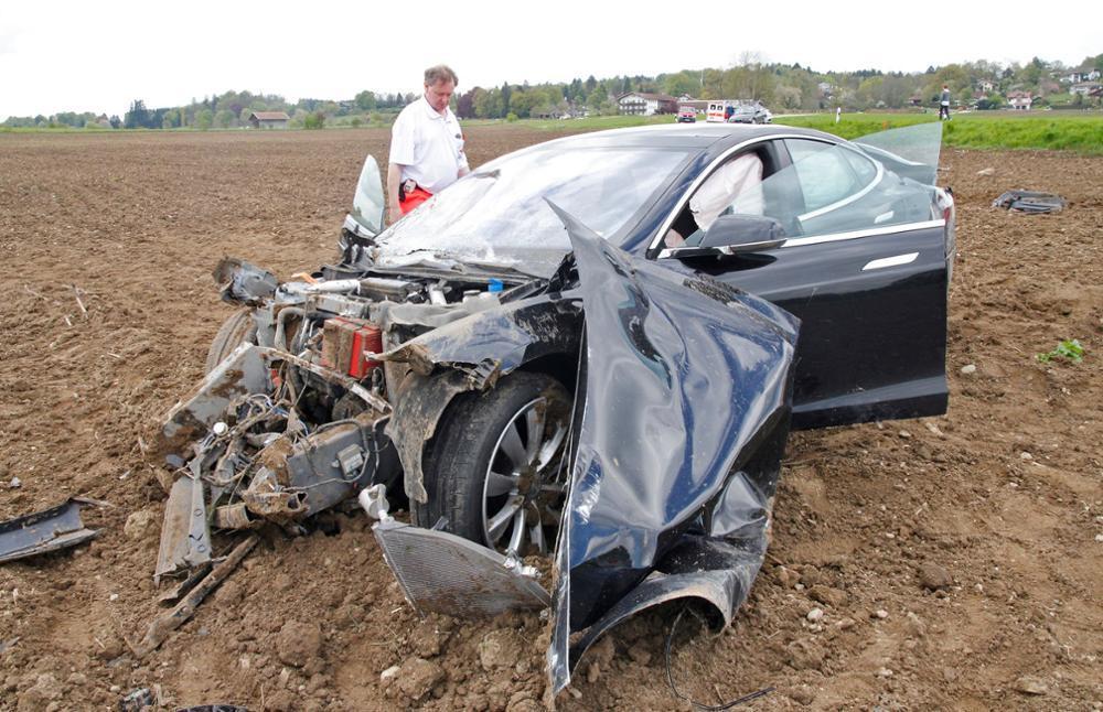 Tesla Test Crash - Model S